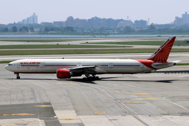 BOEING 777-300ER (VT-ALR)