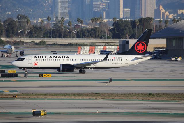 Boeing 737 MAX 8 (C-GEHY)