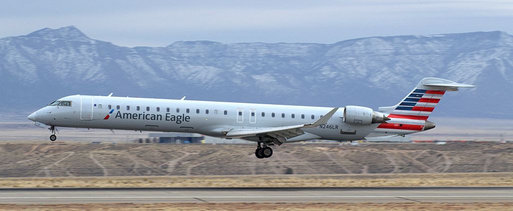 Canadair Regional Jet CRJ-900 (N246LR)