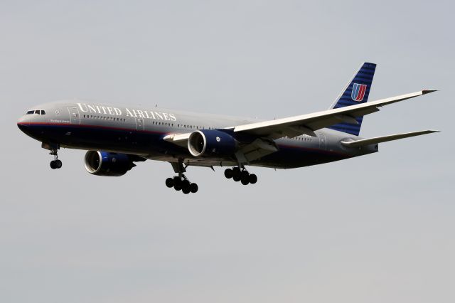 Boeing 777-200 (N799UA)