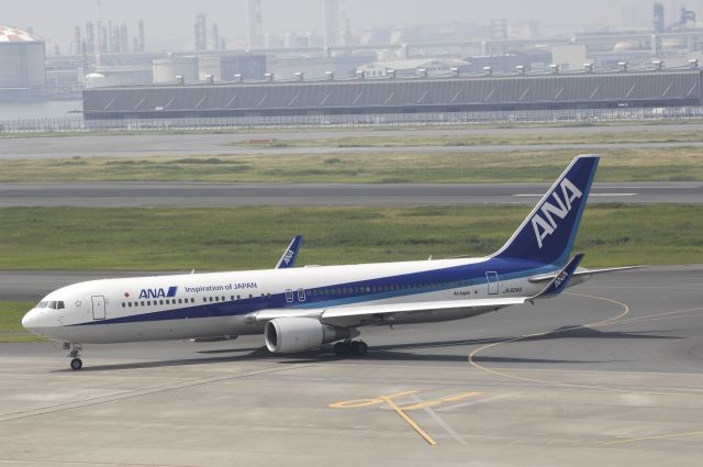 BOEING 767-300 (JA624A) - Taxing at Tokyo-Haneda Intl Airport on 2016/05/29