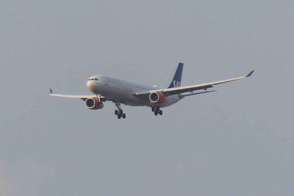 Airbus A330-300 (LN-RKU) - Landing Runway: 28C. IFR. Squawk 2665. Operating as "Scandi" SAS945/SK945 on 8/04/2018.