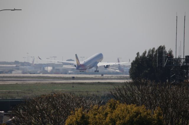 Airbus A350-900 (HL8361)