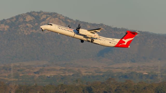 de Havilland Dash 8-400 (VH-LQB)