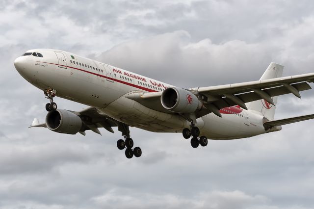 Airbus A330-200 (7T-VJX) - 4th August, 2024:  Flight AH 2054 from Houari Boumedienne International Airport in Algiers is on short finals to runway 27L at Heathrow.