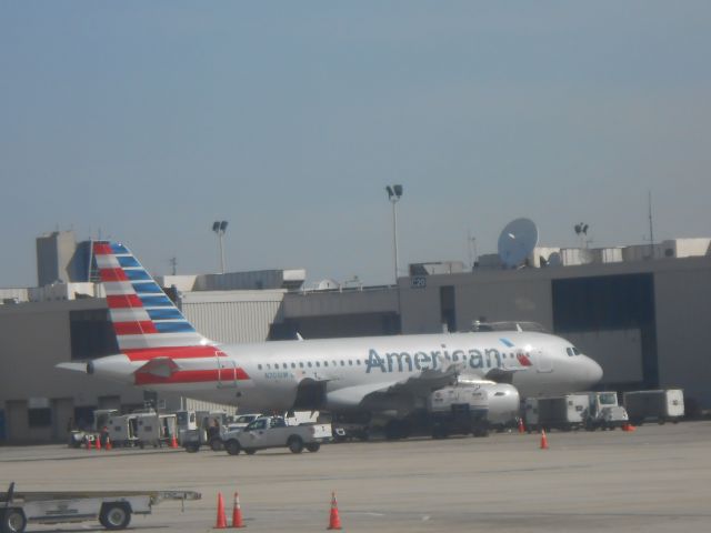 Airbus A319 (N701UW)