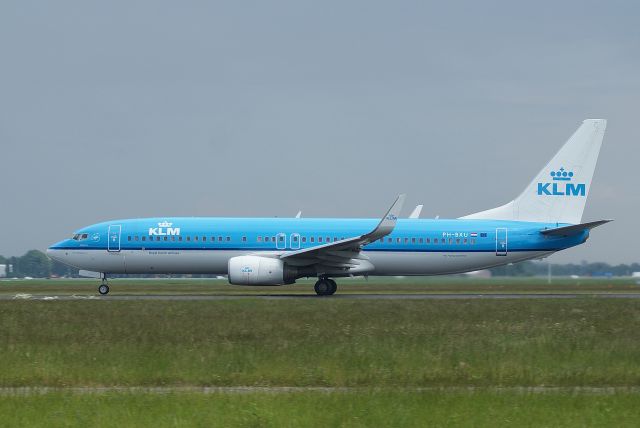 Boeing 737-800 (PH-BXU) - KLM B737-8BK cn33028 Take Off RWY36L 22-5-2018