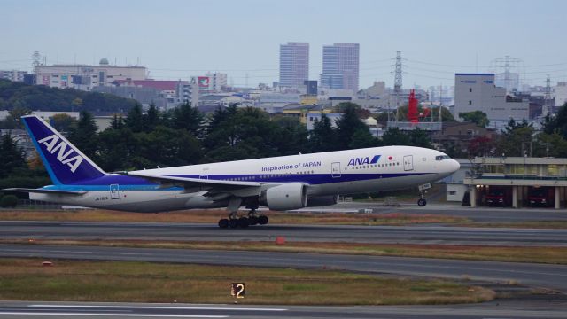 Boeing 777-200 (JA702A)