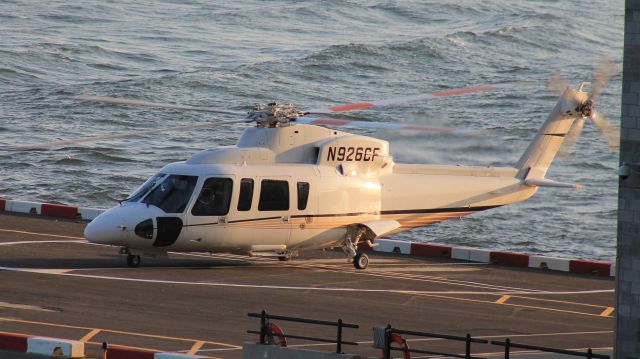 Sikorsky S-76 (N926CF)