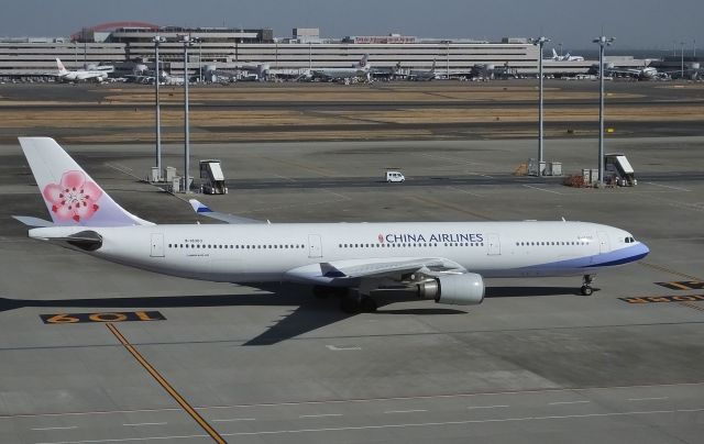 Airbus A330-300 (B-18303) - Taxing at HND (2017/02/07)