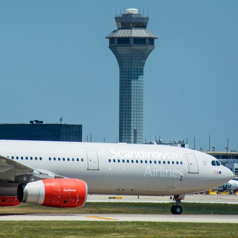 Airbus A330-300 (LN-RKU)