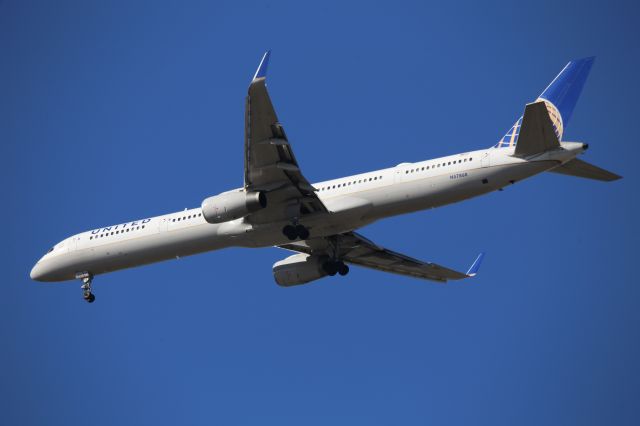 BOEING 757-300 (N57868)