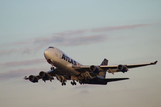 Boeing 747-400 (N476MC) - N476MC