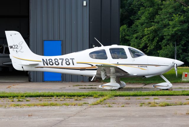 Cirrus SR-22 (N8878T)