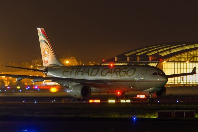 Airbus A330-300 (A6-DCD)