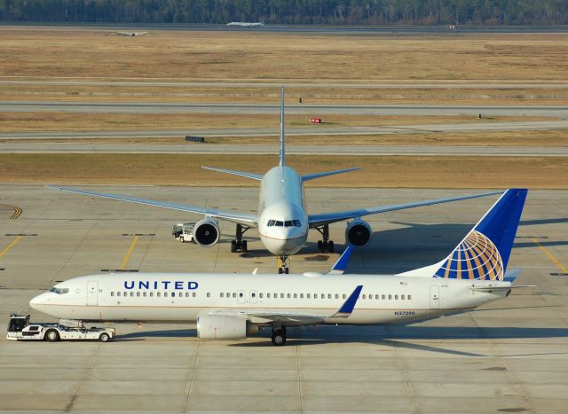 Boeing 737-900 (N37290) - 737 and a 767 at IAH.