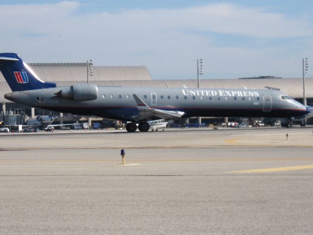 Canadair Regional Jet CRJ-700 (N701SK) - Holding on RWY 19R