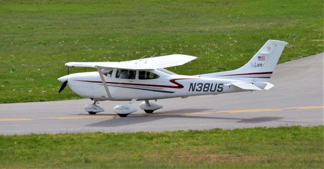 Cessna Skylane (N38US)