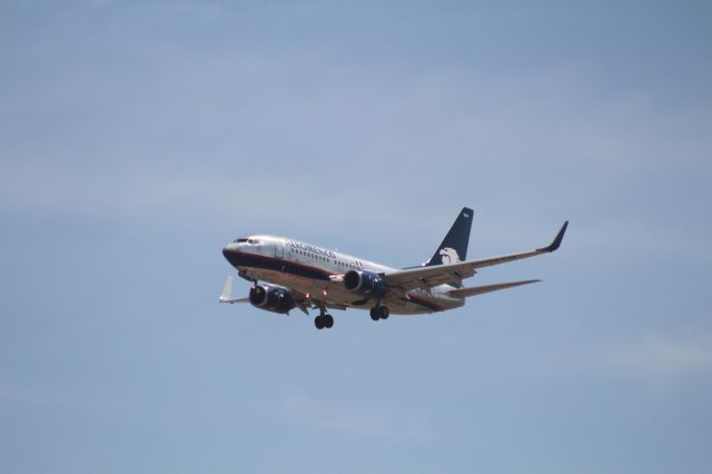 Boeing 737-700 (N904AM) - FINAL APPROACH 27 MMTJ