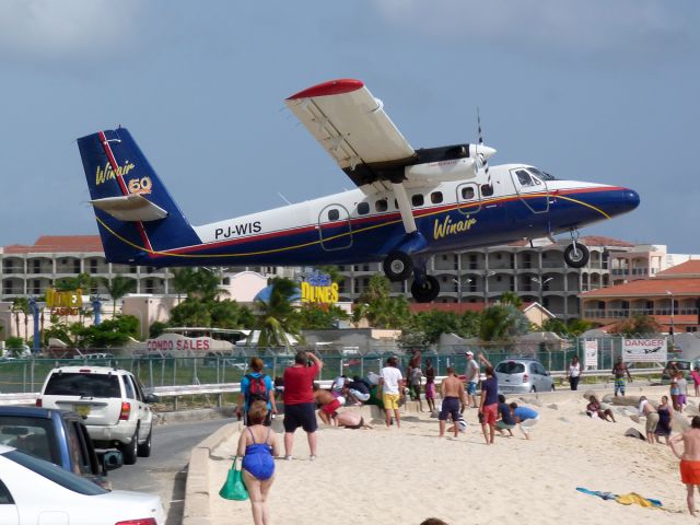 De Havilland Canada Twin Otter (PJ-WIS) - So you want a low pass eh?