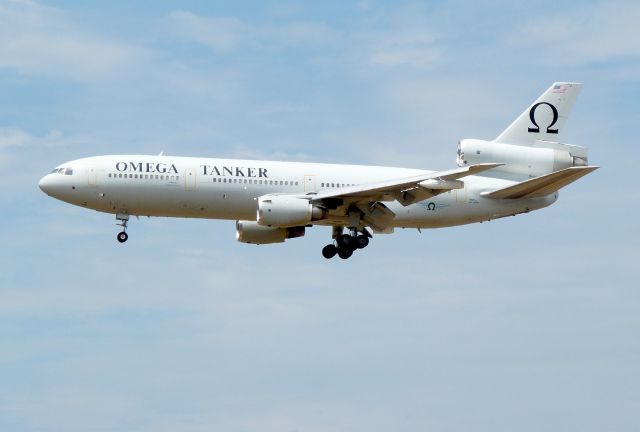 McDonnell Douglas DC-10 (N974VV) - Refueling pod clearly visible