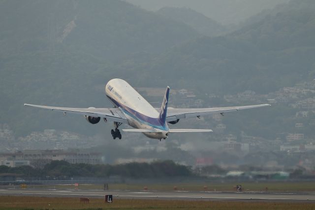 BOEING 777-300 (JA755A)