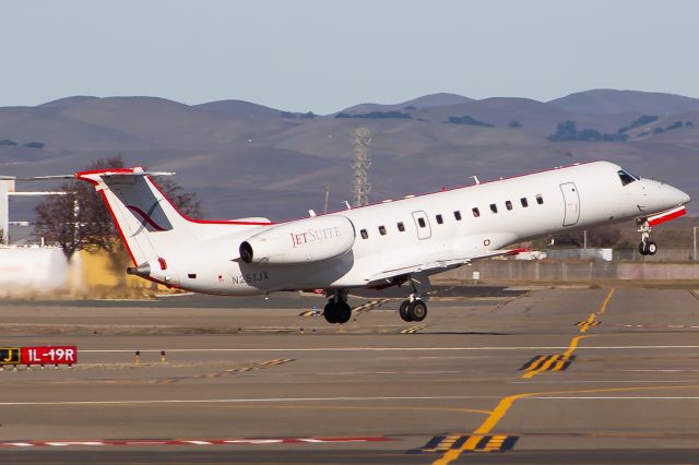 Embraer ERJ-135 (N251JX)