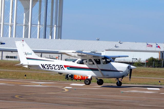 Cessna Skyhawk (N3523R)