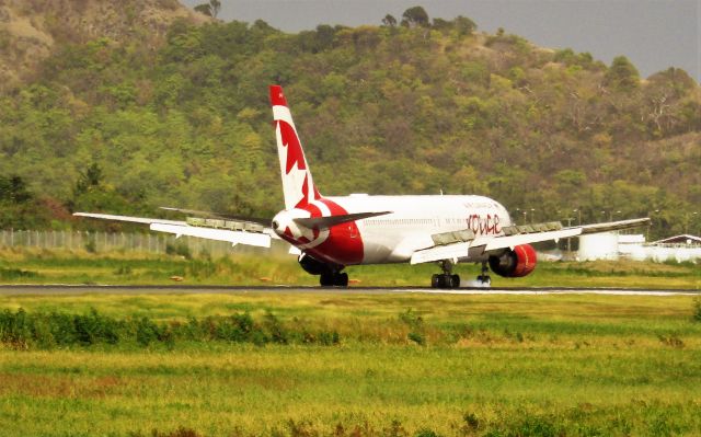 BOEING 767-300 (C-GDUZ)