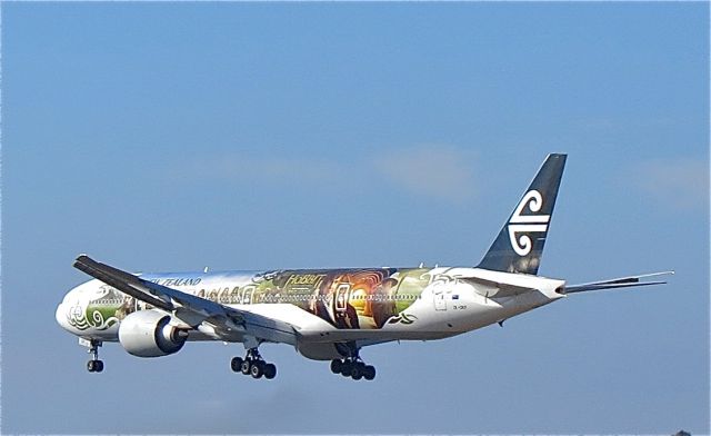 BOEING 777-300 (ZK-OKP) - a rel=nofollow href=http://flightaware.com/live/flight/ZKOKP/history/20141109/0945Z/NZAA/KLAXhttps://flightaware.com/live/flight/ZKOKP/history/20141109/0945Z/NZAA/KLAX/a