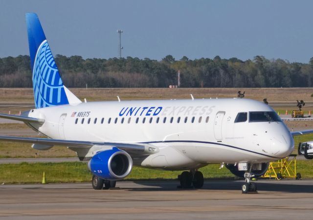 Embraer 175 (N86375)
