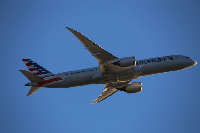Boeing 787-9 Dreamliner (N823AN)