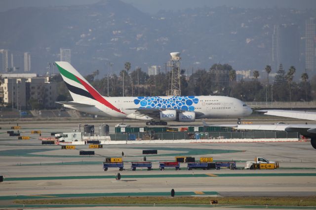 Airbus A380-800 (A6-EOF)