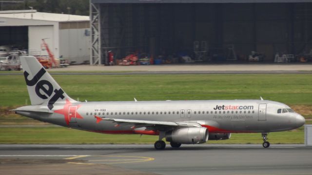 Airbus A320 (VH-VQQ)