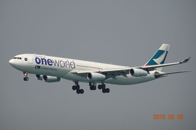Airbus A340-300 (B-HXG)