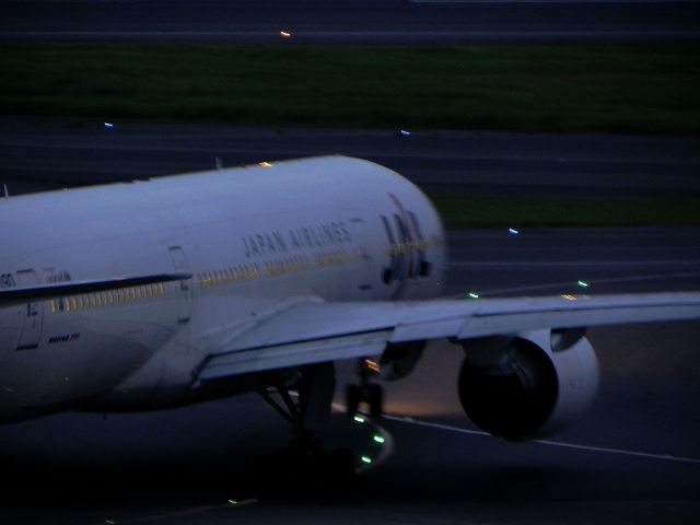 Boeing 777-200 (JA009D)