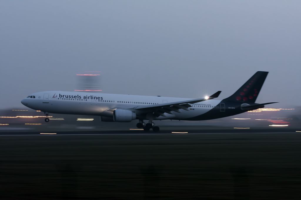 Airbus A330-200 (OO-SFN)