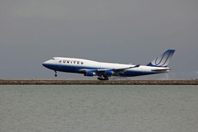 Boeing 747-400 (N181UA)