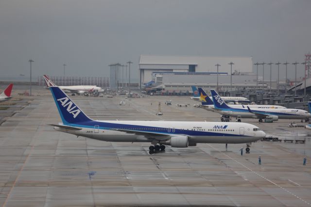 BOEING 767-300 (JA617A)