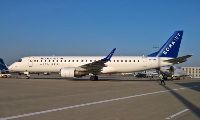 Embraer ERJ-190 (TC-YAG)