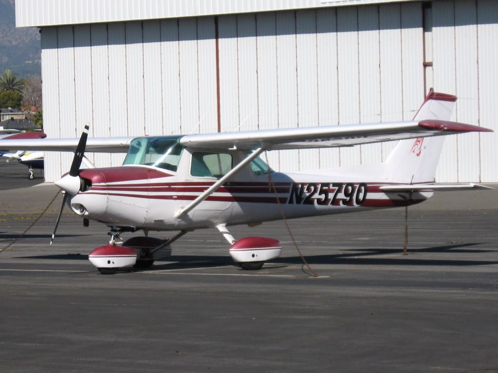 Cessna Commuter (N25790) - Parked at El Monte