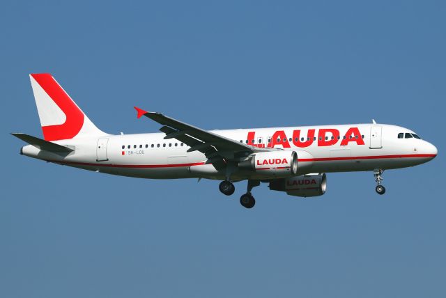 Airbus A320 (9H-LOU)