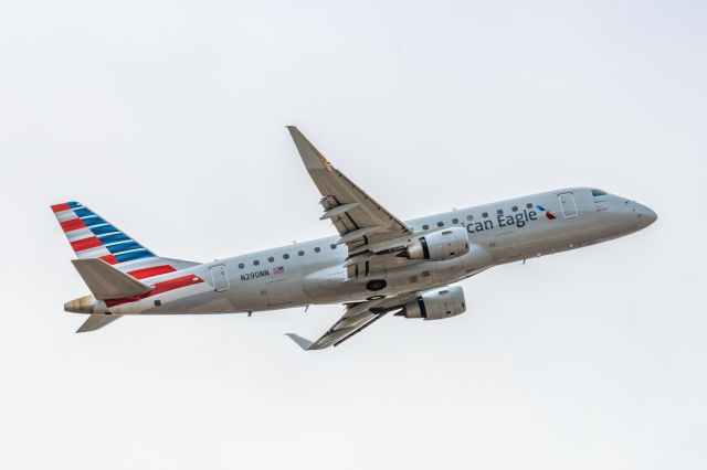 Embraer 175 (N290NN) - An Envoy Air ERJ175 taking off from PHX on 3/11/23. Taken with a Canon R7 and Canon 100-400 EF L II lens.