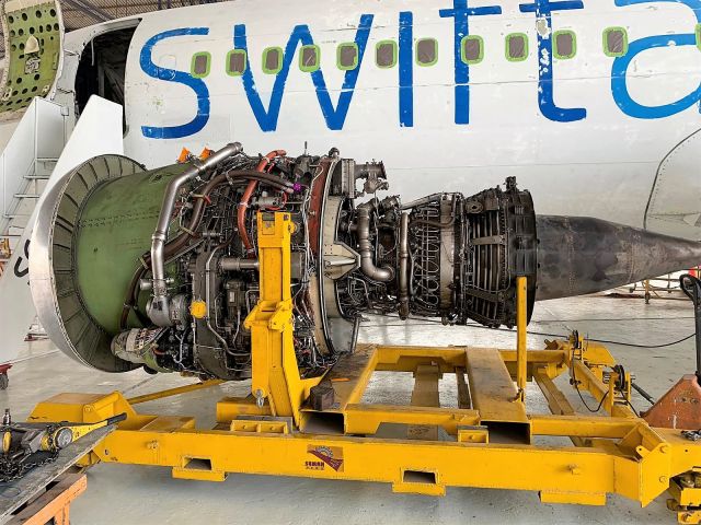 BOEING 737-400 — - N420US CFM56-3 Turbofan engine viewbr /B737-401 Motor