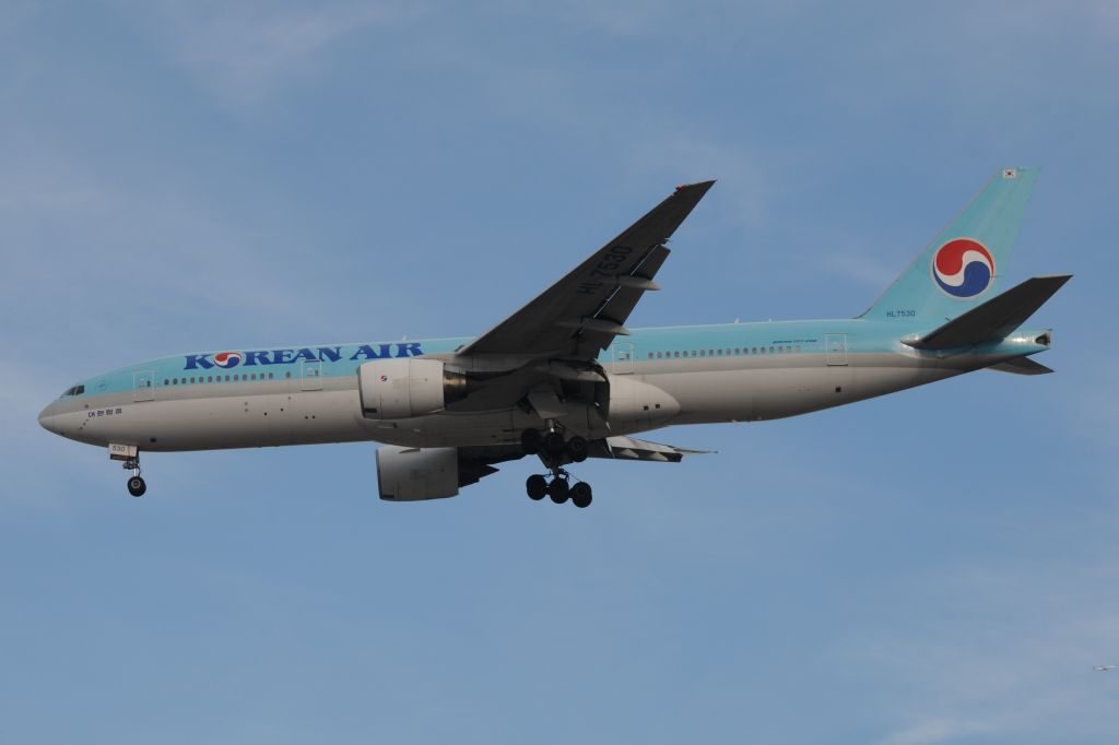 Boeing 777-200 (HL7530)