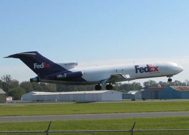 Boeing 727-100 (N270FE) - Landing at Downtown Shreveport on 14. FedEx donated it to a local college aerospace program so this is its last landing,,,ever!!!