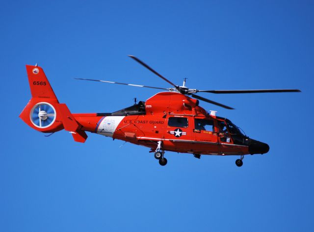 USCG6565 — - Making passes and touch-n-gos over/on runway 3 - 11/27/10