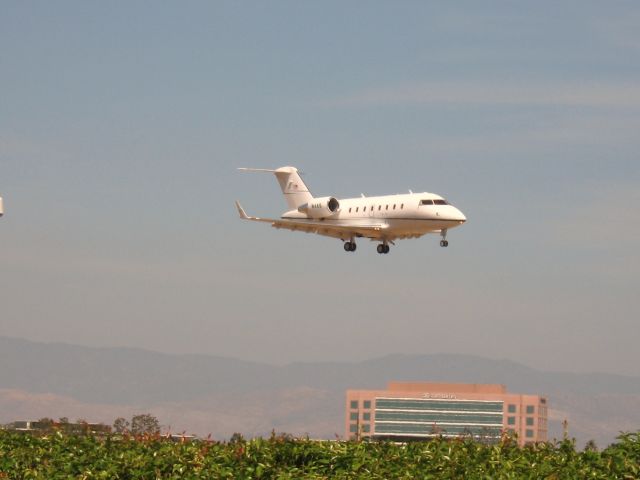 Canadair Challenger (N4AS) - Landing on RWY 19R