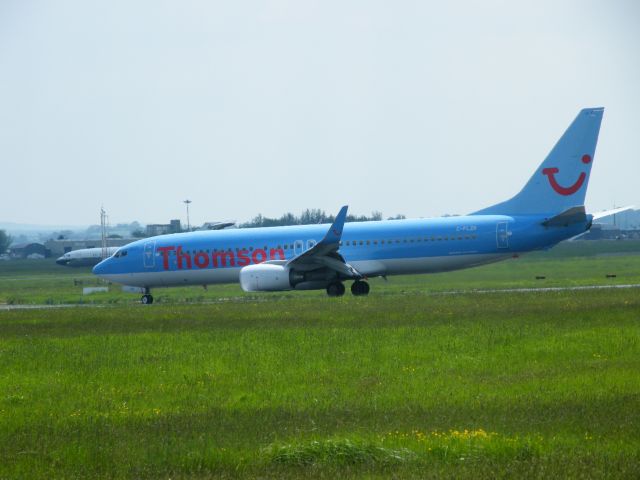 Boeing 737-800 (C-FLZR) - C FLZR EINN 04/06/13