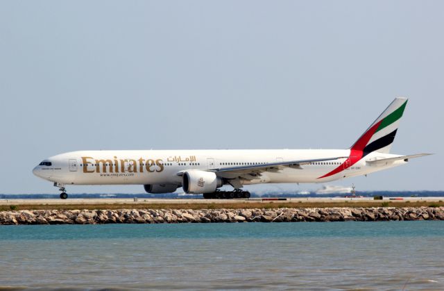 Boeing 777-200 (A6-EBC)